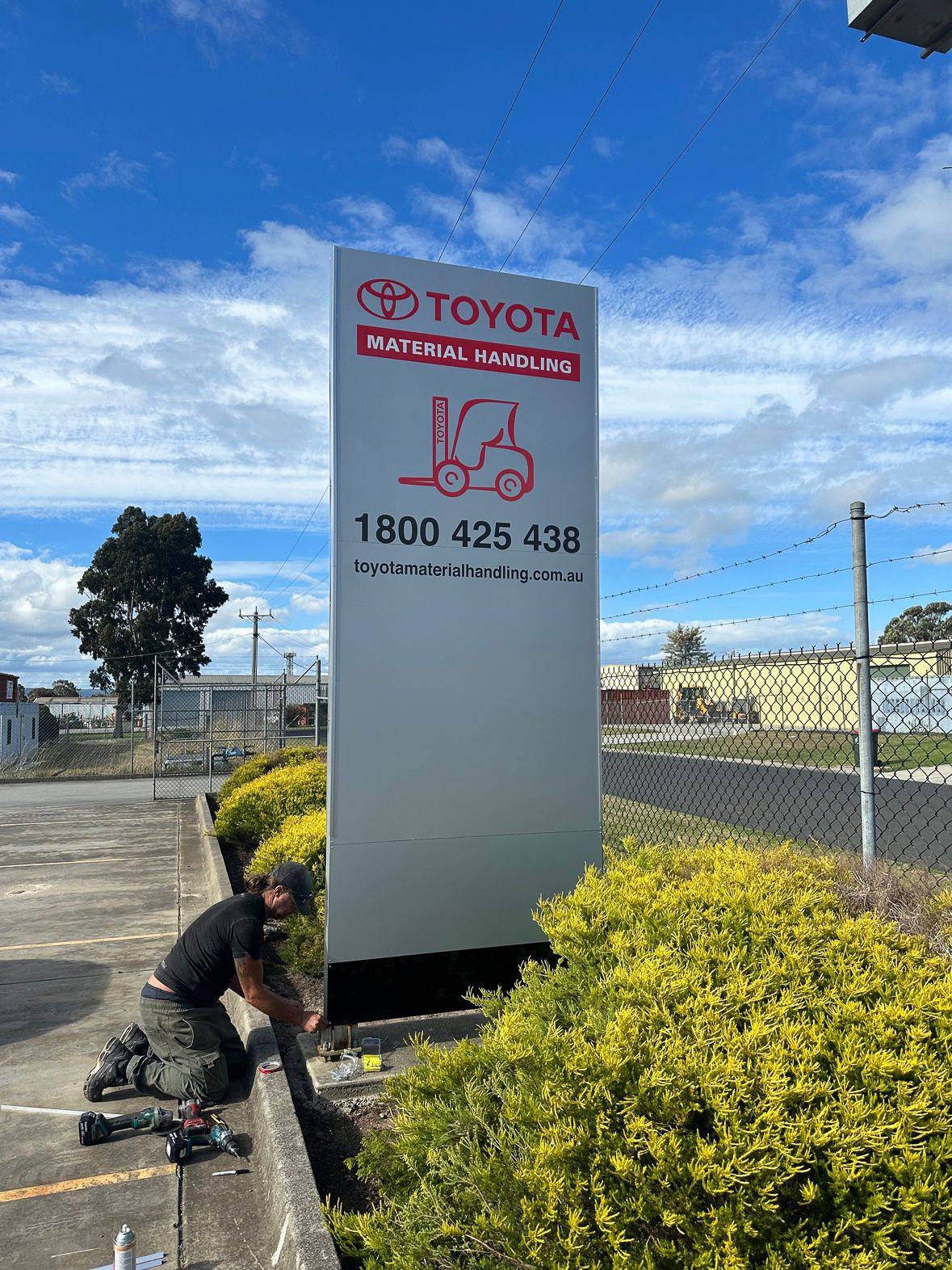 Toyota pylon signage